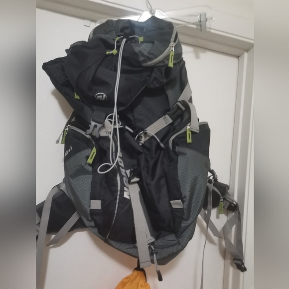 NORDWAY HIKING BACKPACK WITH RAIN TRAVEL COVER - Picture 2 of 6